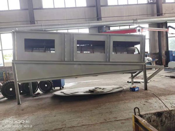 大型專業(yè)肥料設(shè)備生產(chǎn)廠家華屹重工為您簡述：有機肥和無機肥的區(qū)別有哪些？